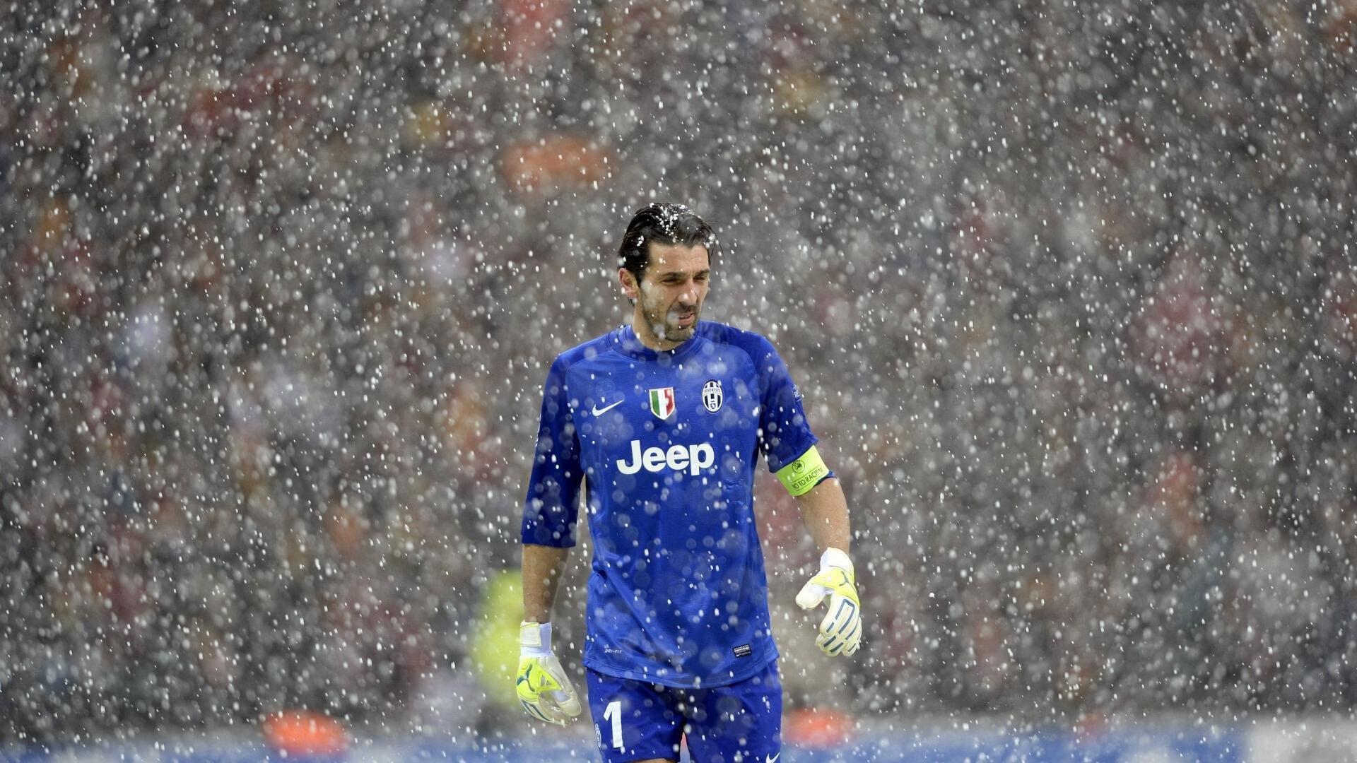 欧冠“传奇球员”的经典瞬间集锦，欧冠最精彩