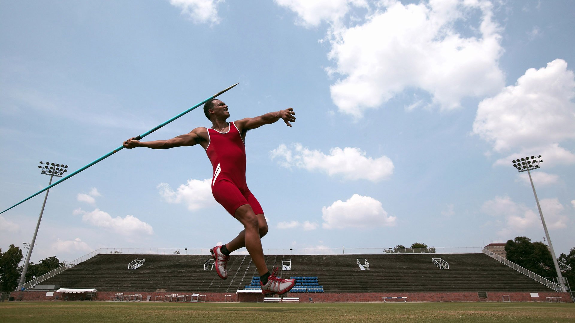 足球视频解说平台上线专业分析栏目,足球官方解说频道